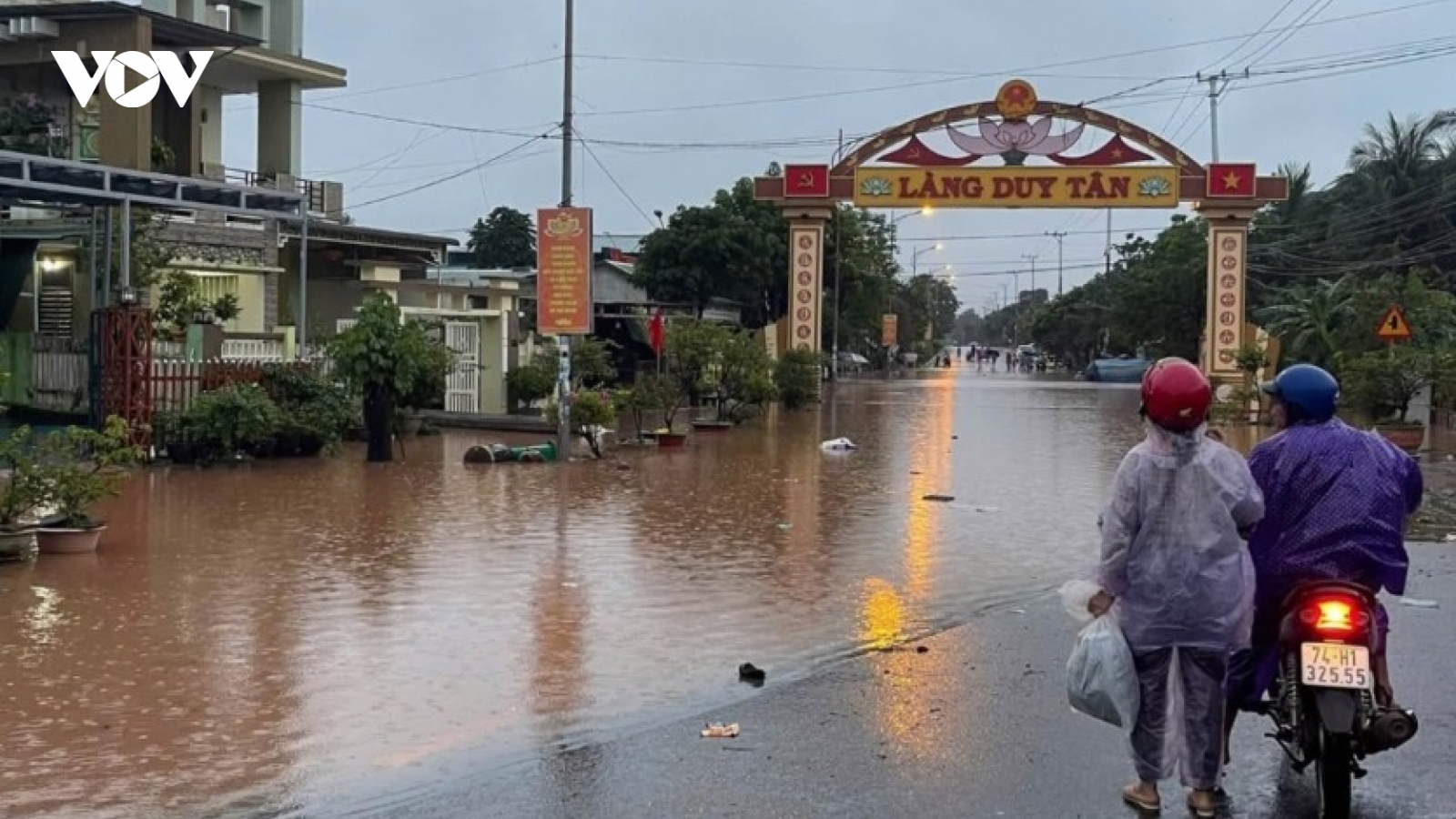 Floods strike Quang Tri and Hue amid heavy rains