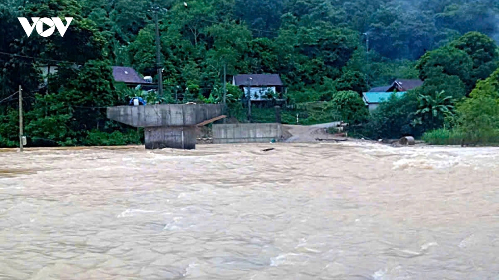 Floods and landslides cut off areas across northern and central Vietnam