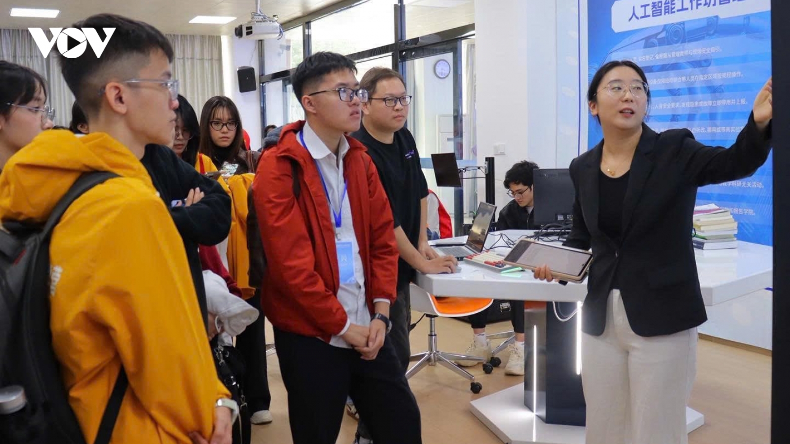 Không phải học viên thạc sĩ chính quy nào cũng bị cấm làm việc toàn thời gian