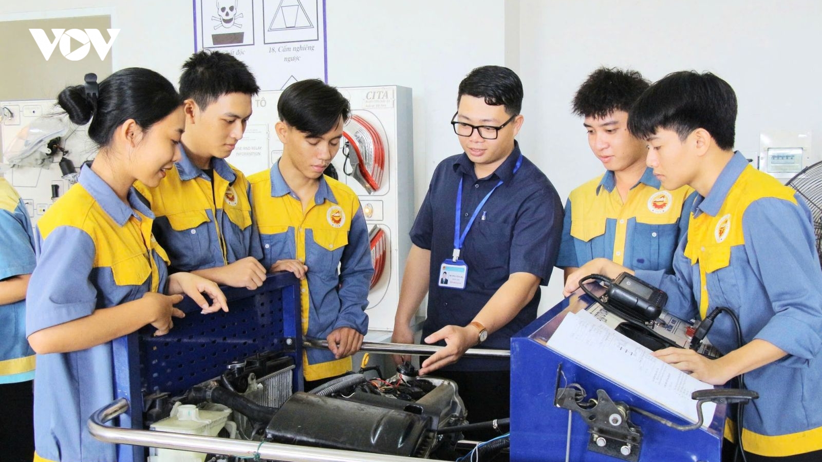 Tuyển sinh nghề: Trường được tuyển vượt 20%, dùng VNeID đối chiếu hồ sơ