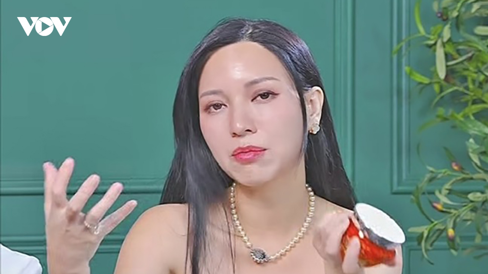 Thực hư quảng cáo “nước thần”, “nhân sâm cô đặc 6000 lần” của Hannah Olala