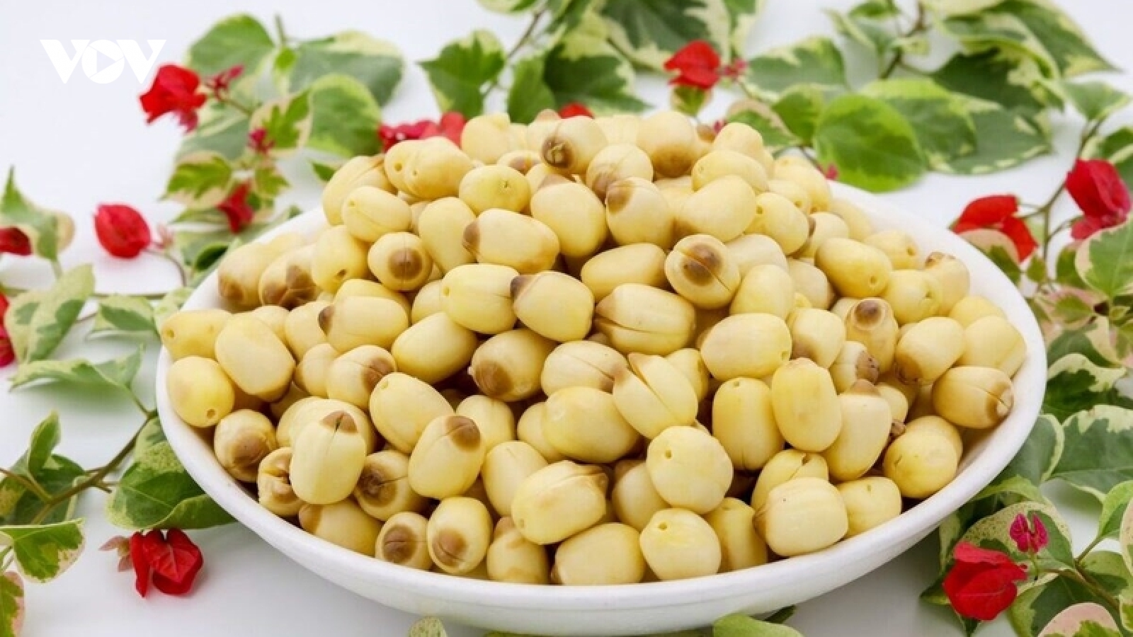 Hạt sen có nhiều lợi ích, nhưng không phải ai cũng nên ăn nhiều