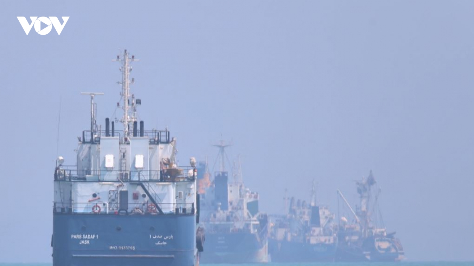 Oman và Iraq cấm bay với Iran, Italy hối thúc mở lại eo Hormuz