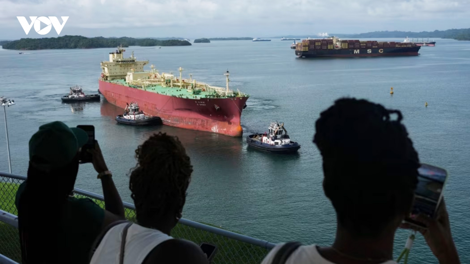 Tàu hàng đấu giá triệu USD để giành suất qua Kênh đào Panama