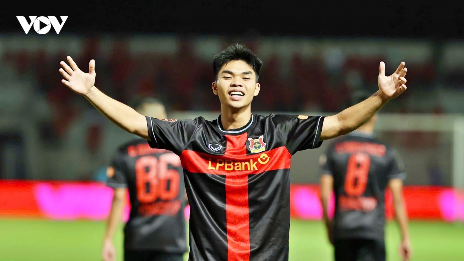 Tiền đạo U20 Việt Nam ghi bàn ở trận mở màn V-League 2026/2027