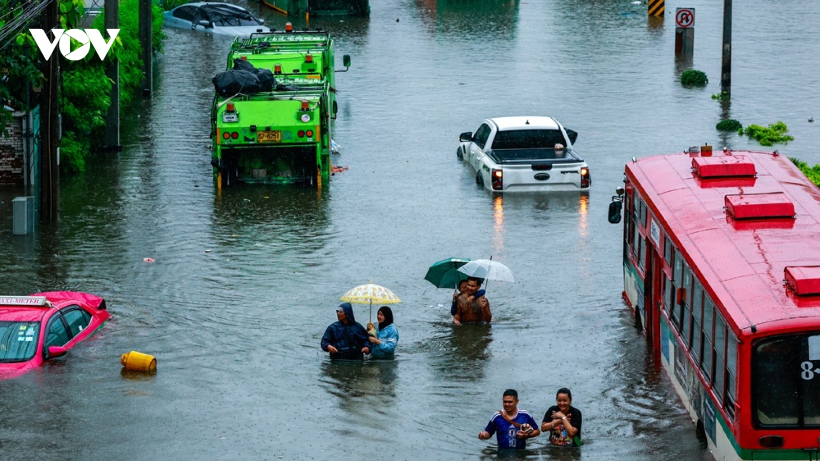 Nhiều người dân Thái Lan vẫn bị mắc kẹt do lũ lụt lịch sử ở Bangkok