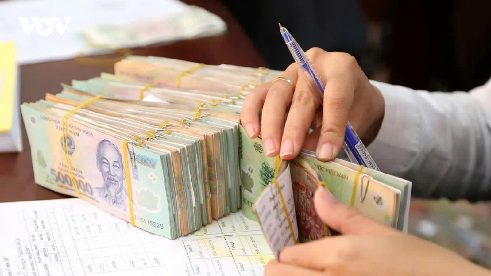 Trả lương chậm hoặc thiếu, người lao động được bảo vệ thế nào?
