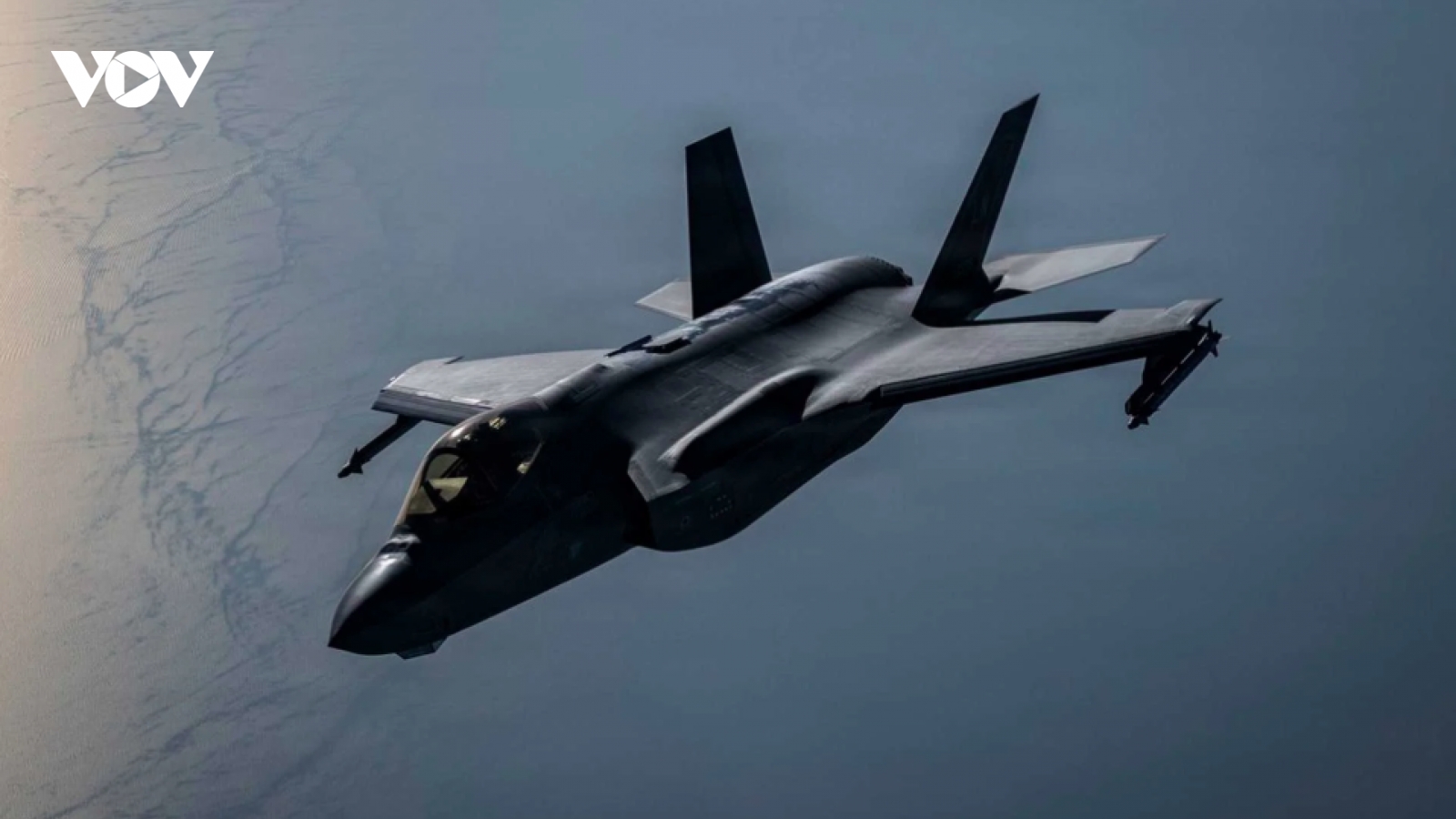 Mỹ điều F-35A siết vòng vây trên biển quanh Iran
