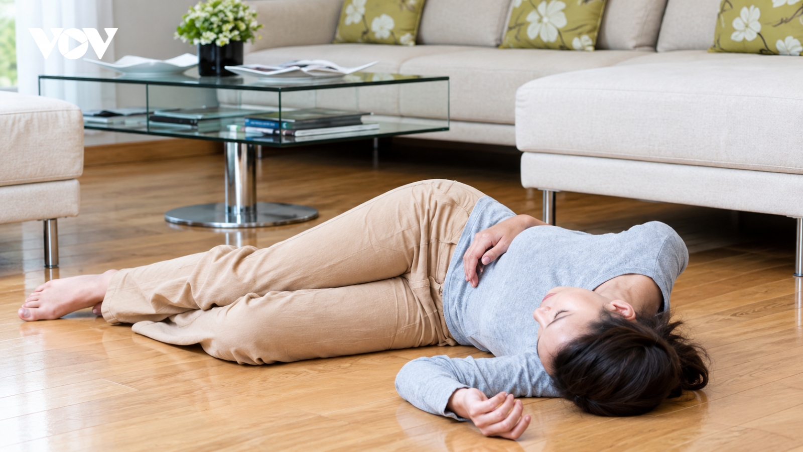 Uất ức phát ngất vì bị đẩy vào tình cảnh vợ lẽ, con thêm