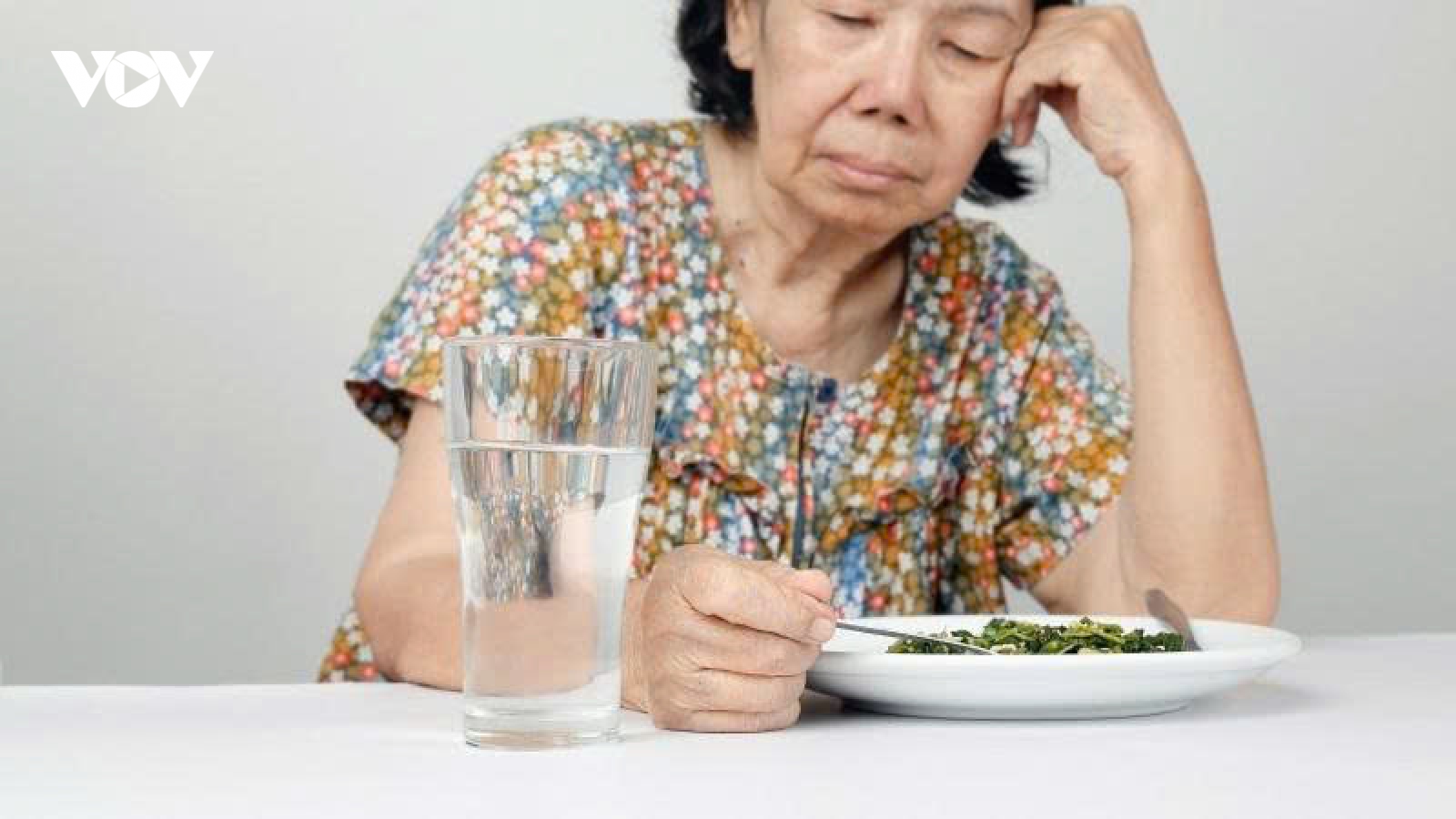 Tuổi càng cao, càng nên hạn chế 6 nhóm thực phẩm này