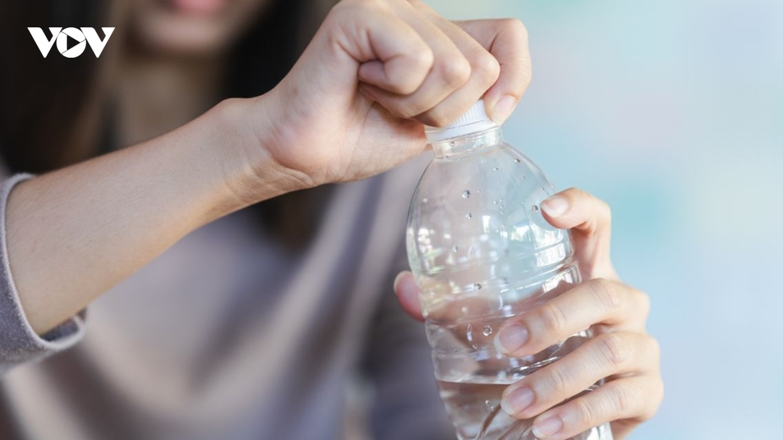 Mở nắp rồi, nước đóng chai có thể để được bao lâu?