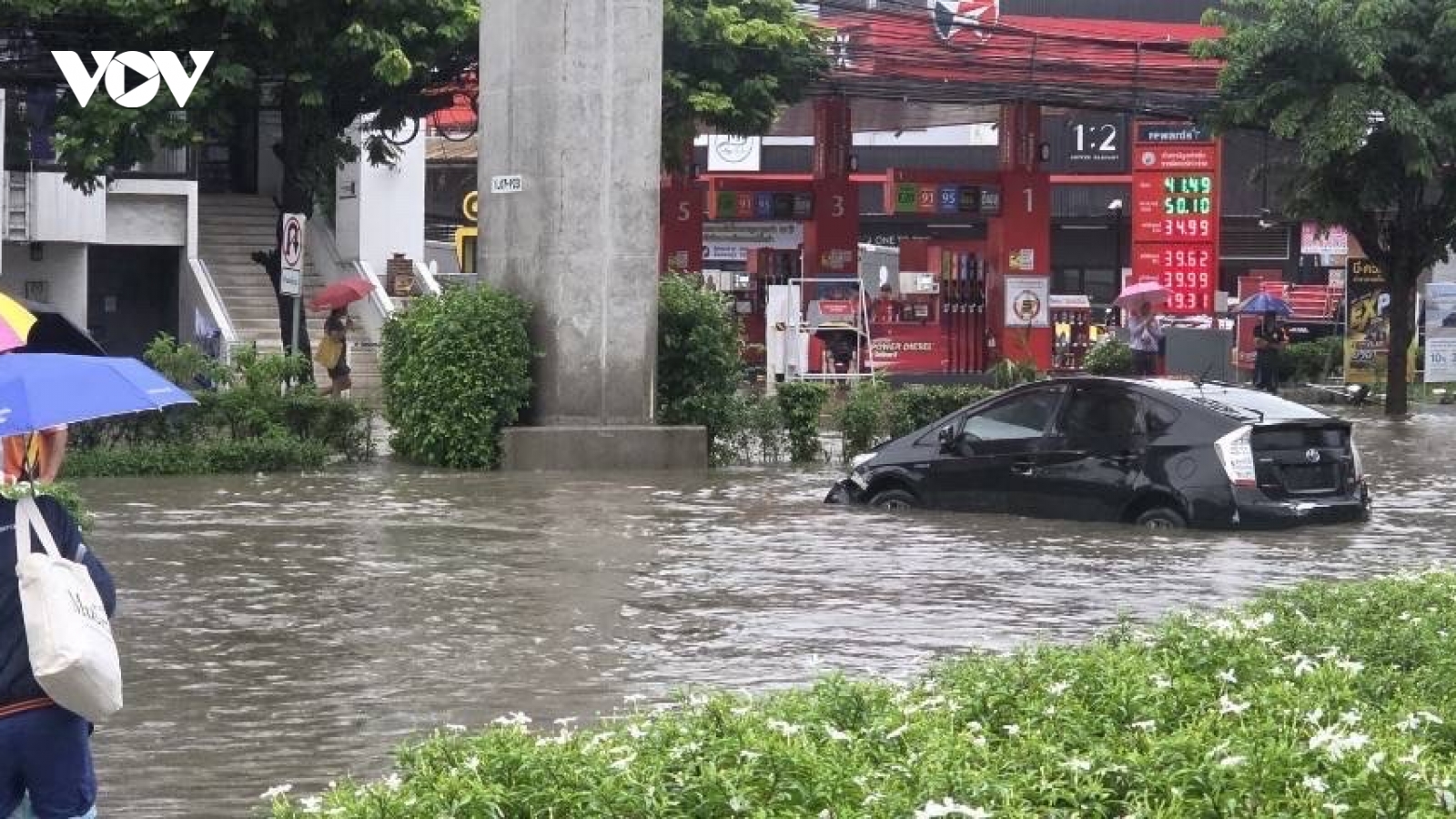 Bangkok (Thái Lan) đóng cửa trường học, công chức làm tại nhà vì mưa lũ