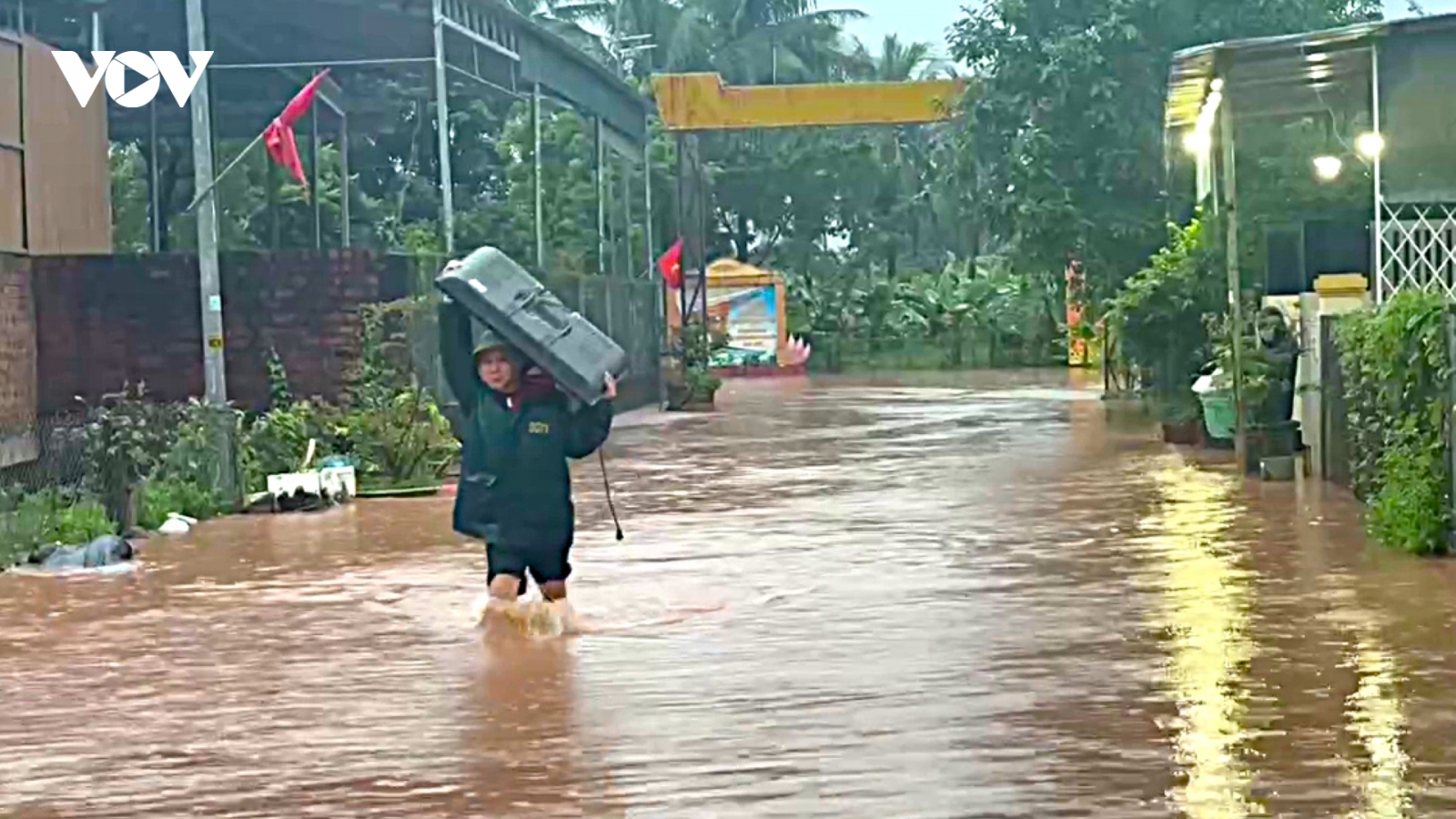 Lũ từ sông Sê Pôn tràn về, 700 người ở biên giới Quảng Trị di dời đến nơi an toàn