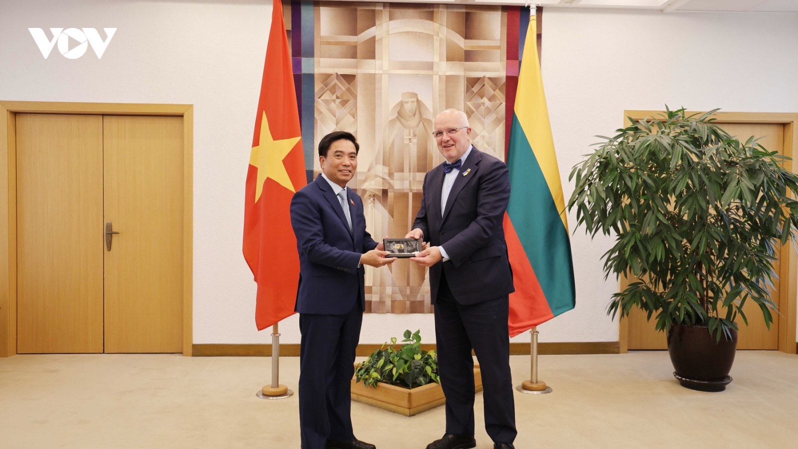 Phó Chủ tịch Quốc hội Nguyễn Doãn Anh thăm chính thức Litva