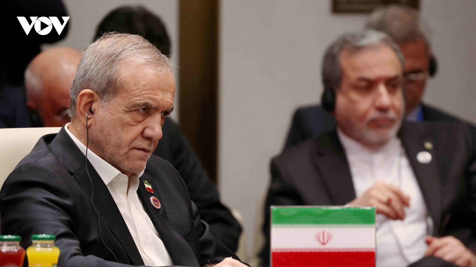 Tàu hàng đi qua eo Hormuz vẫn ở mức thấp, Iran sẵn sàng hòa giải với Mỹ