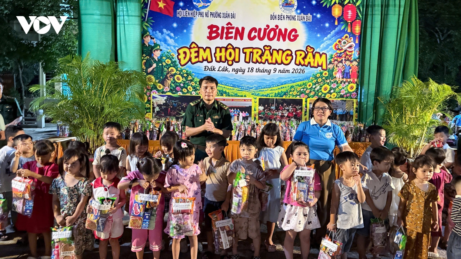 Hơn 2.200 suất quà Trung thu đến với thiếu nhi vùng biên giới Đắk Lắk