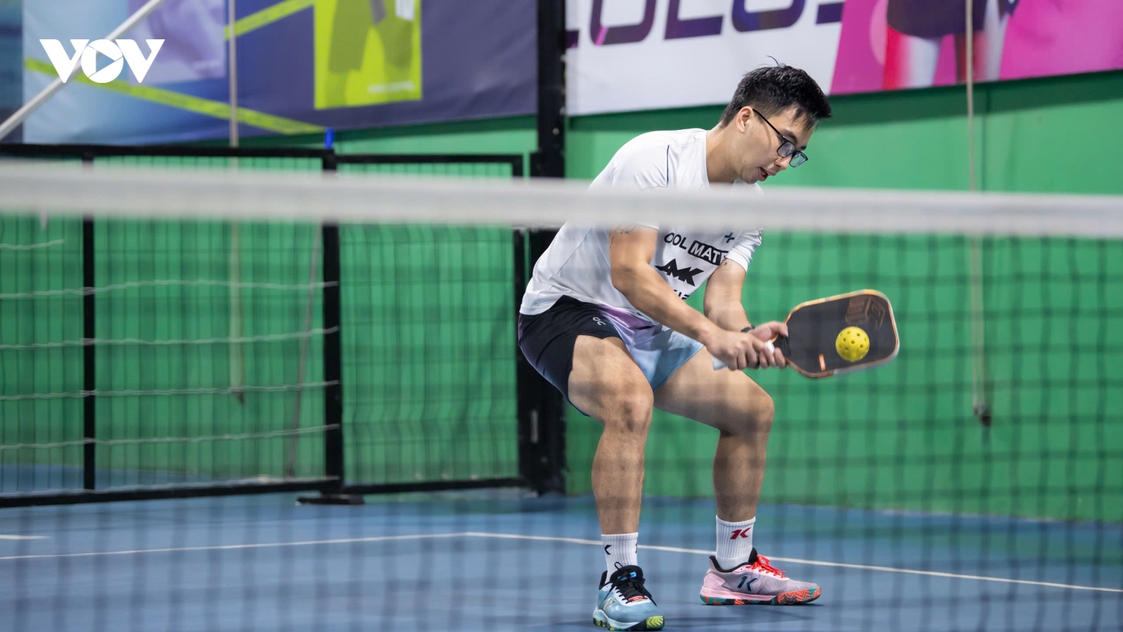 Sửa lỗi sai phổ biến khi Dink Topspin Backhand 2 tay trong Pickleball
