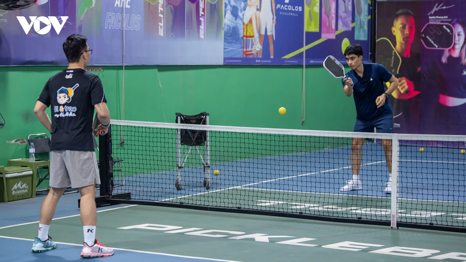 Nhập môn Pickleball: Hướng dẫn bài tập phản công từ giữa sân