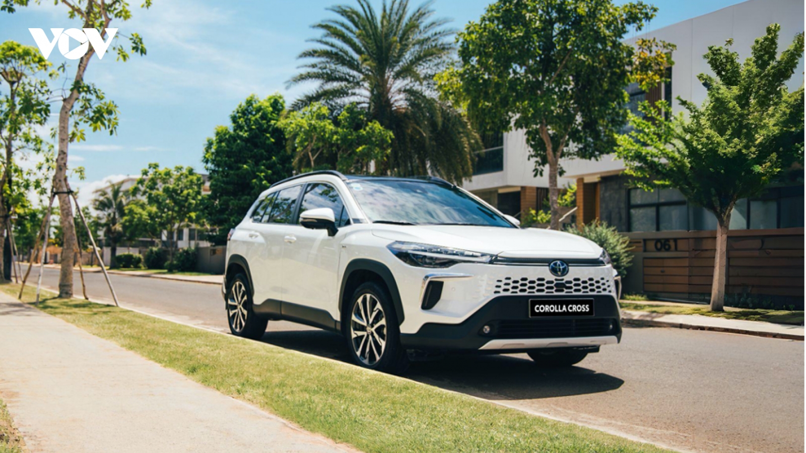 Toyota Corolla Cross HEV: Mẫu SUV gia đình thực dụng, thêm ưu đãi khủng tháng 9
