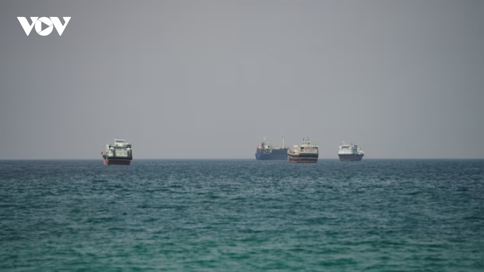 Nổ lớn trên đảo của Iran, Eo Hormuz tiếp tục bị phong tỏa