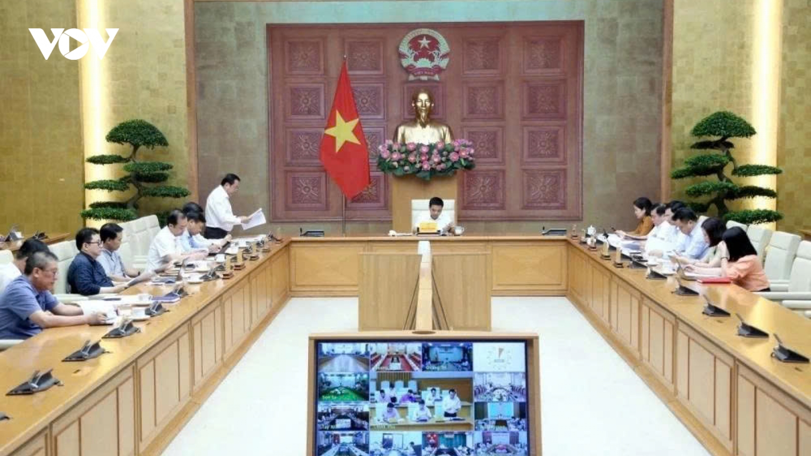 Phó Thủ tướng: Quyết liệt kiểm soát giá trong những tháng cuối năm