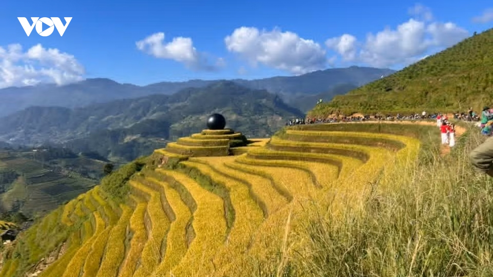 Quả bóng đen giữa ruộng bậc thang ở Lào Cai gây chú ý, chính quyền lên tiếng