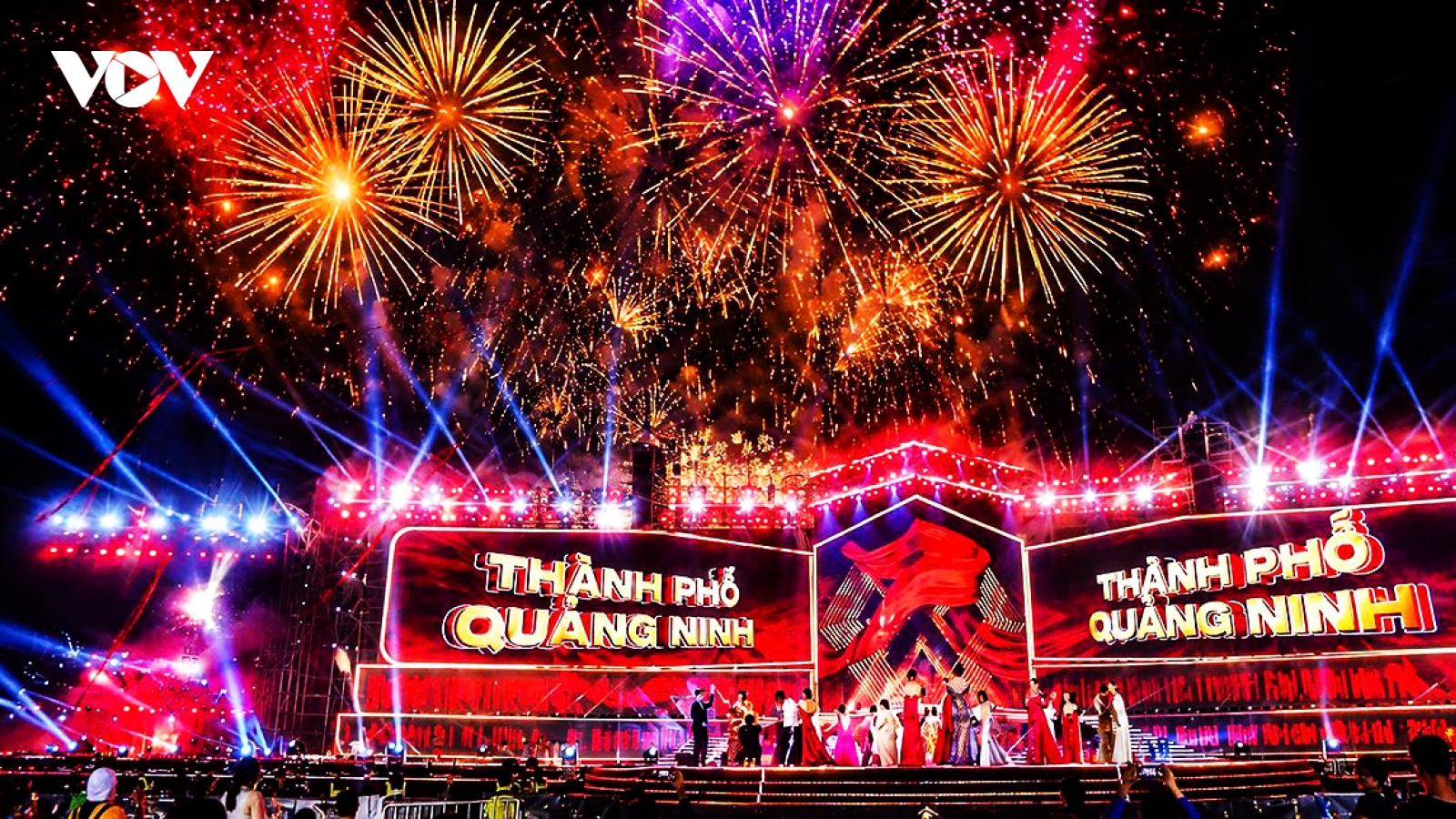 Quang Ninh City welcomes new chapter with flags, banners and celebrations