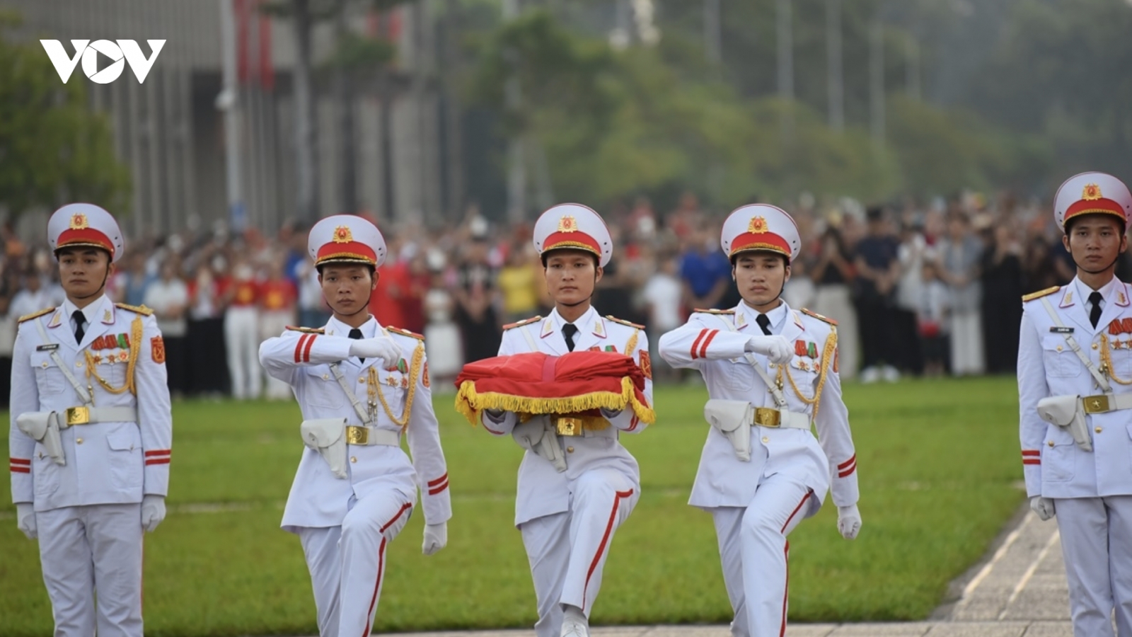 Sacred flag-raising ceremony marks National Day at Ba Dinh Square