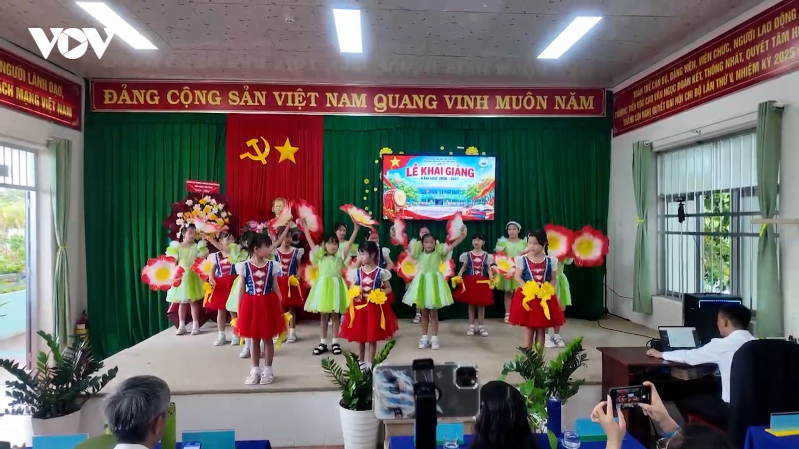 Lễ khai giảng năm học mới nơi đảo xa
