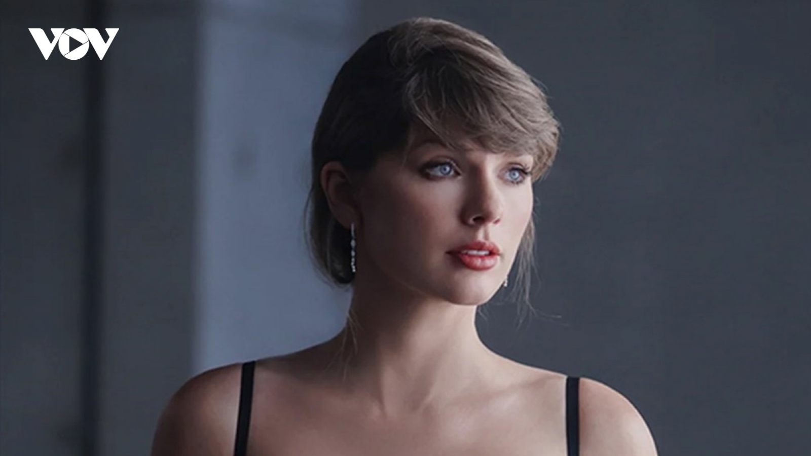 Bất ngờ tung album gồm 4 ca khúc mới, Taylor Swift phá vỡ loạt kỷ lục trên Spotify
