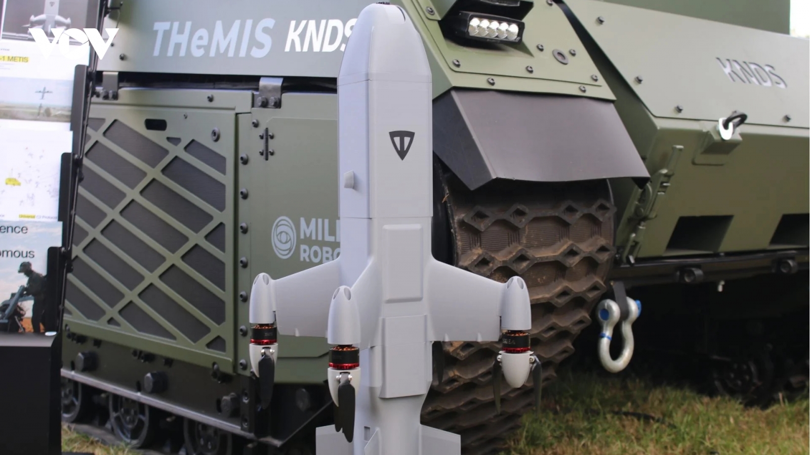 Xe tự hành THeMIS săn UAV bằng tên lửa đánh chặn Hyperion