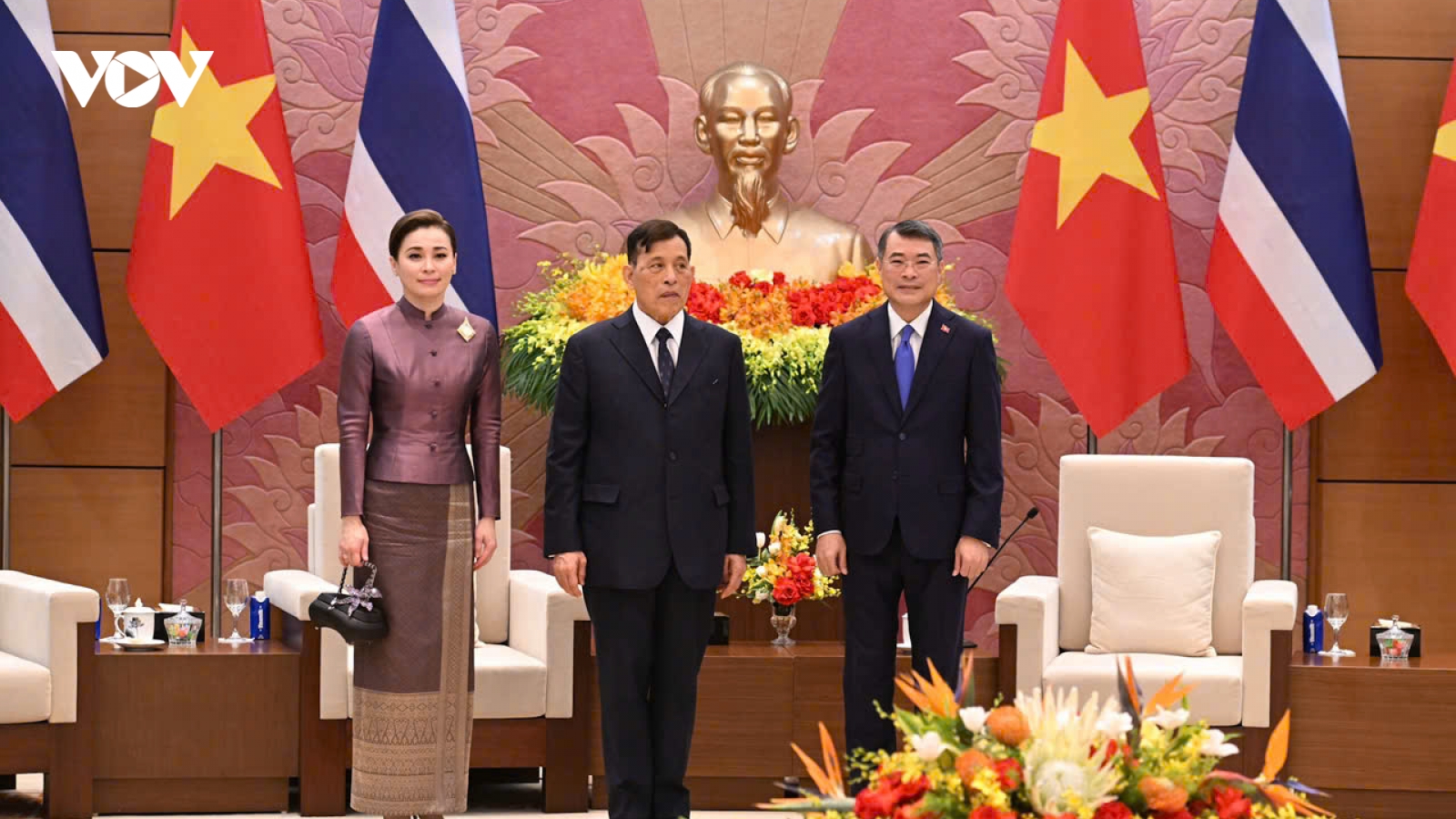Thủ tướng Lê Minh Hưng hội kiến Nhà vua và Hoàng hậu Thái Lan