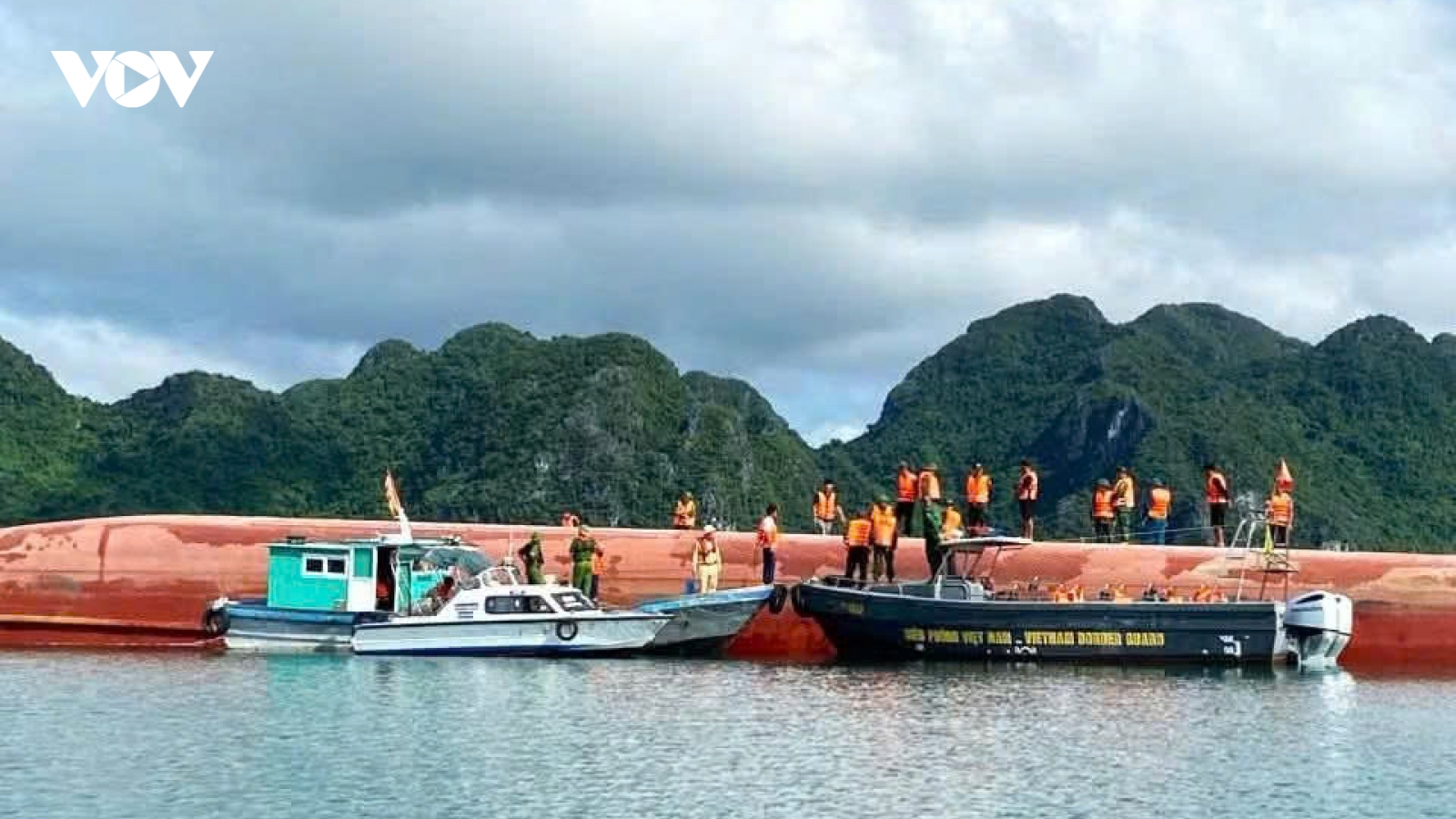 Khởi tố thuyền trưởng đi lệch luồng, va đá ngầm khiến 2 người tử vong
