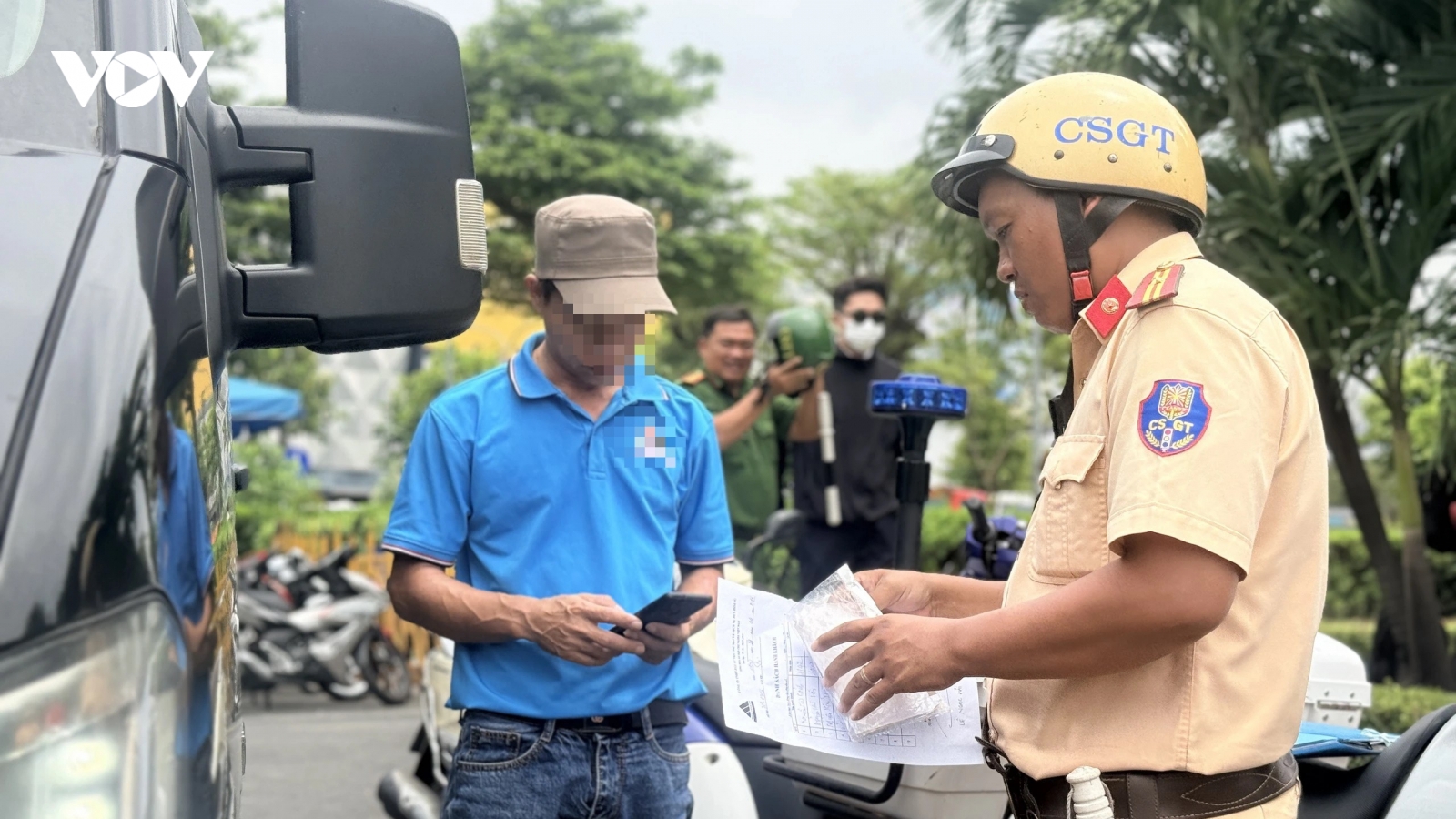 Có bằng lái vẫn bị CSGT phạt lỗi không có bằng lái, vì sao?
