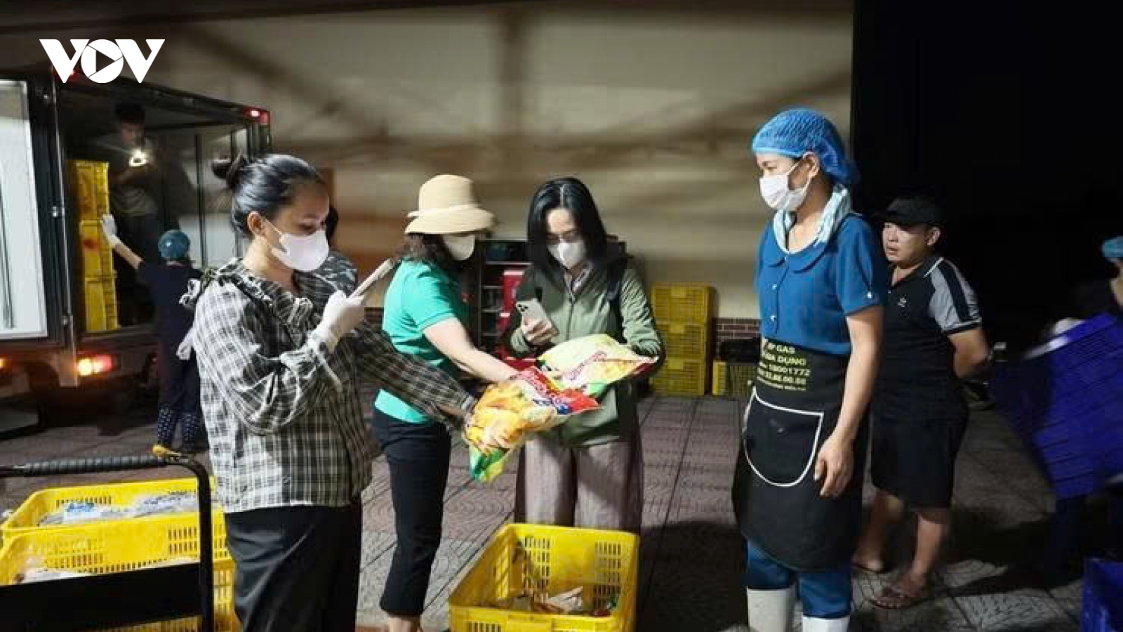 Suất ăn bán trú ở Hà Nội bị ví “giống tóp mỡ”: Dừng hợp đồng với đơn vị cung cấp