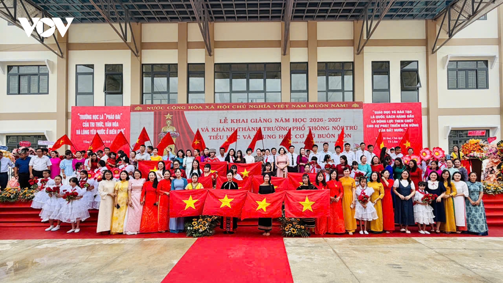 Rực rỡ ngày khai giảng ở biên giới Buôn Đôn, xã lớn nhất Việt Nam