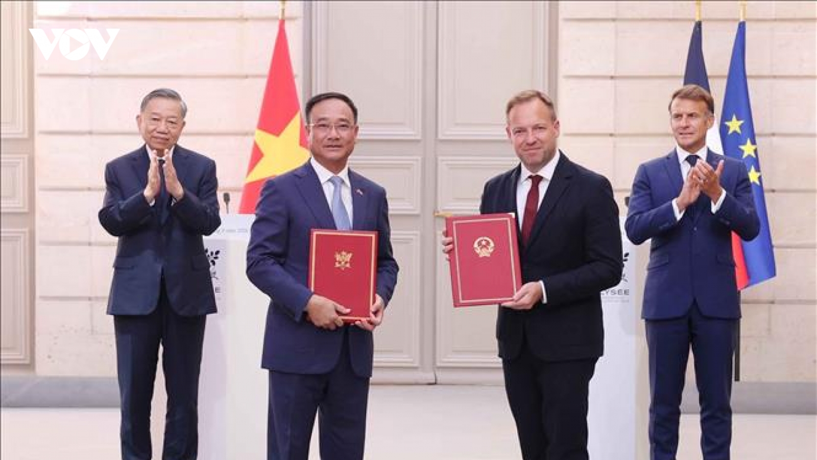 Tổng Bí thư, Chủ tịch nước chứng kiến Lễ trao văn kiện hợp tác Việt Nam-Pháp