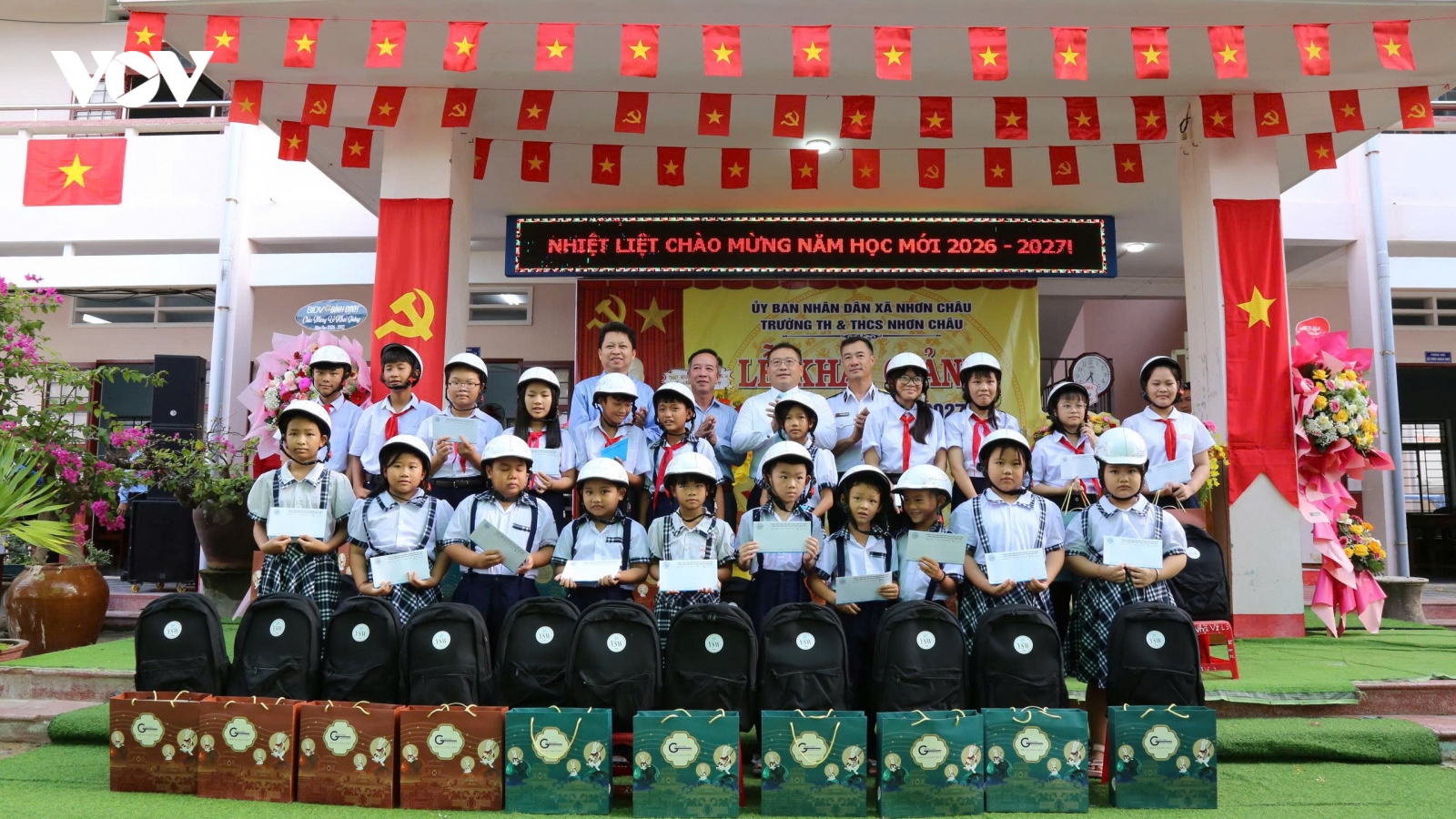 Tiếng trống khai trường rộn vang trên xã đảo Nhơn Châu