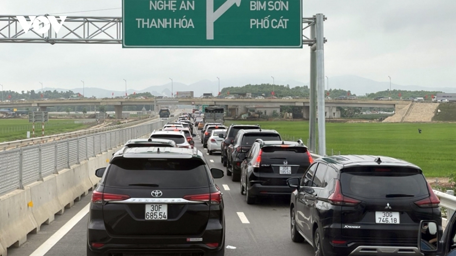 Có xử lý xe chạy "rùa bò", gây khó khăn khi giữ khoảng cách an toàn trên cao tốc?