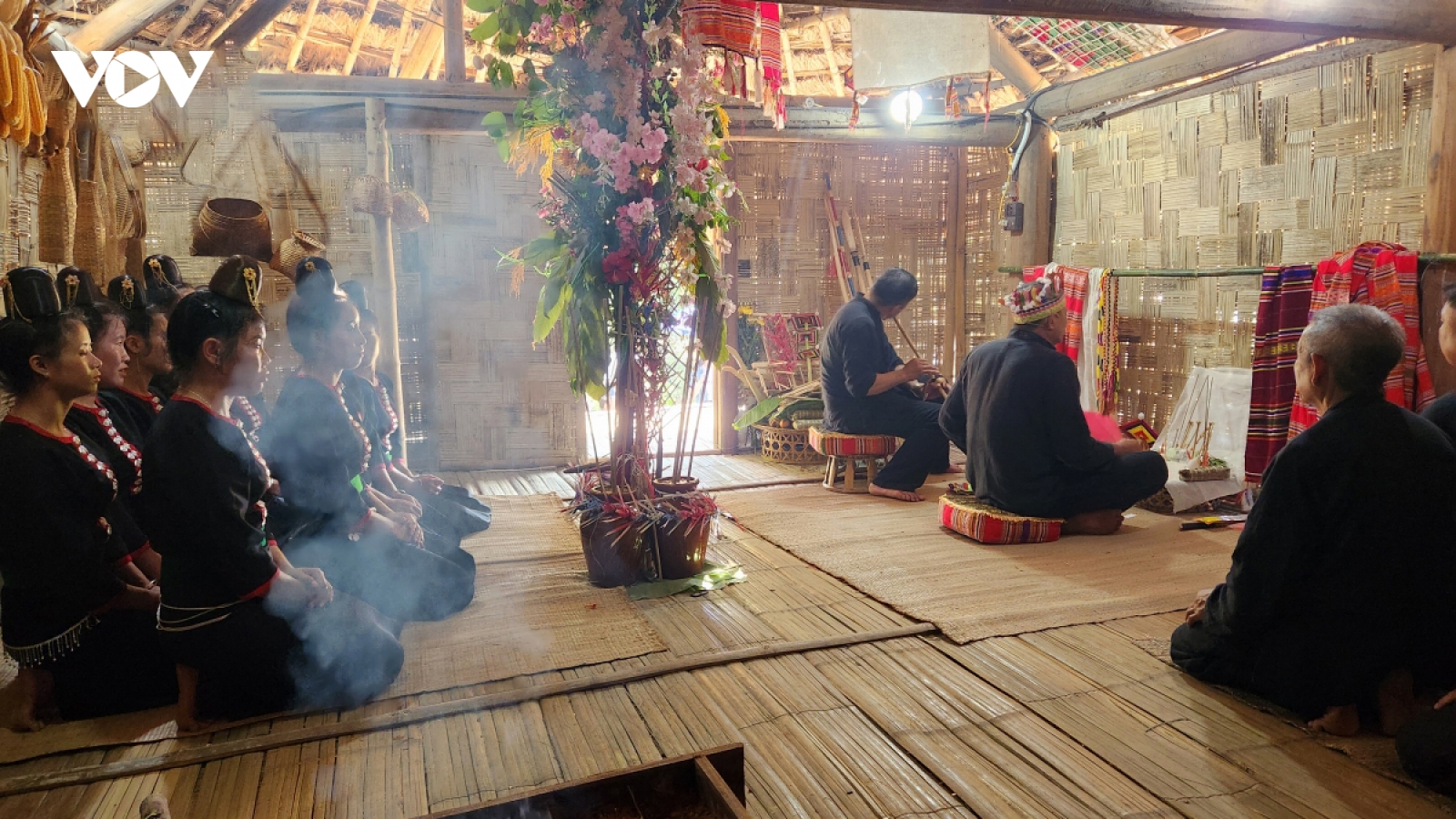 The Xinh Mun: Life and traditions midway up the mountains