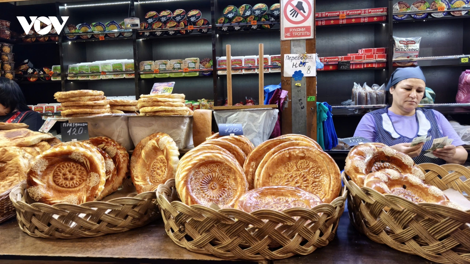 Bánh mì Tandir kể chuyện Trung Á giữa lòng nước Nga