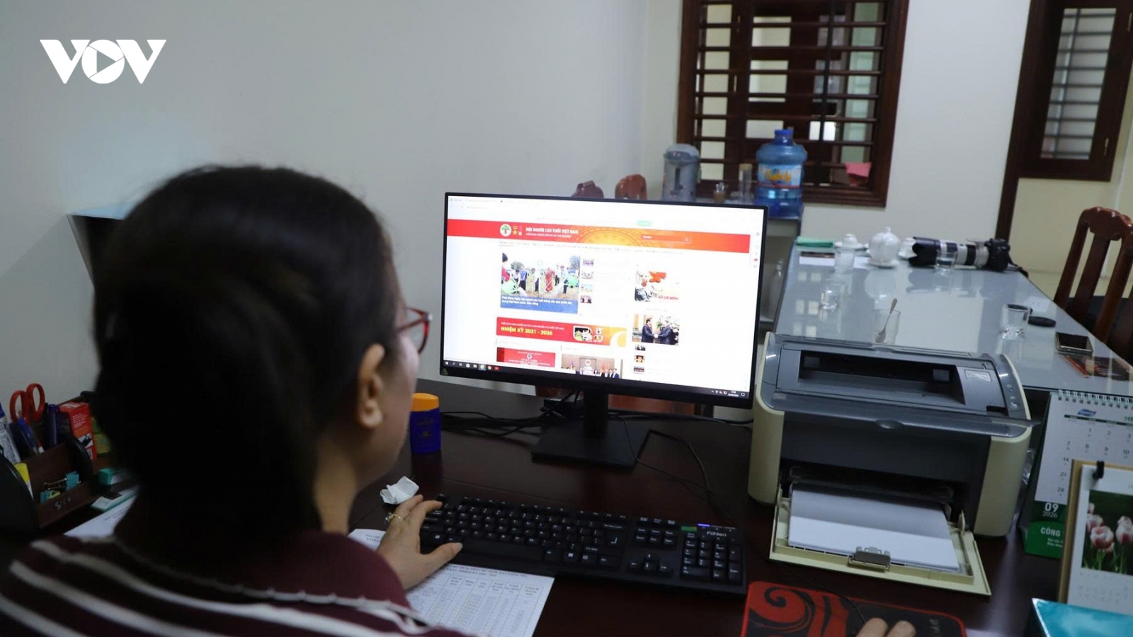 Khi người cao tuổi đứng "bên lề" những phím chạm