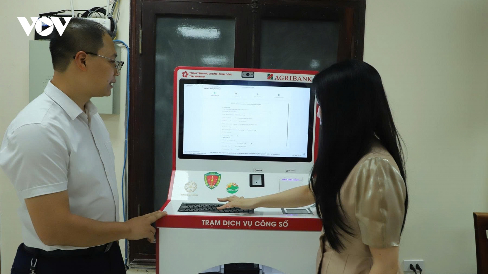 Kiosk thông minh ở Ninh Bình: Đưa dịch vụ công số đến gần người dân