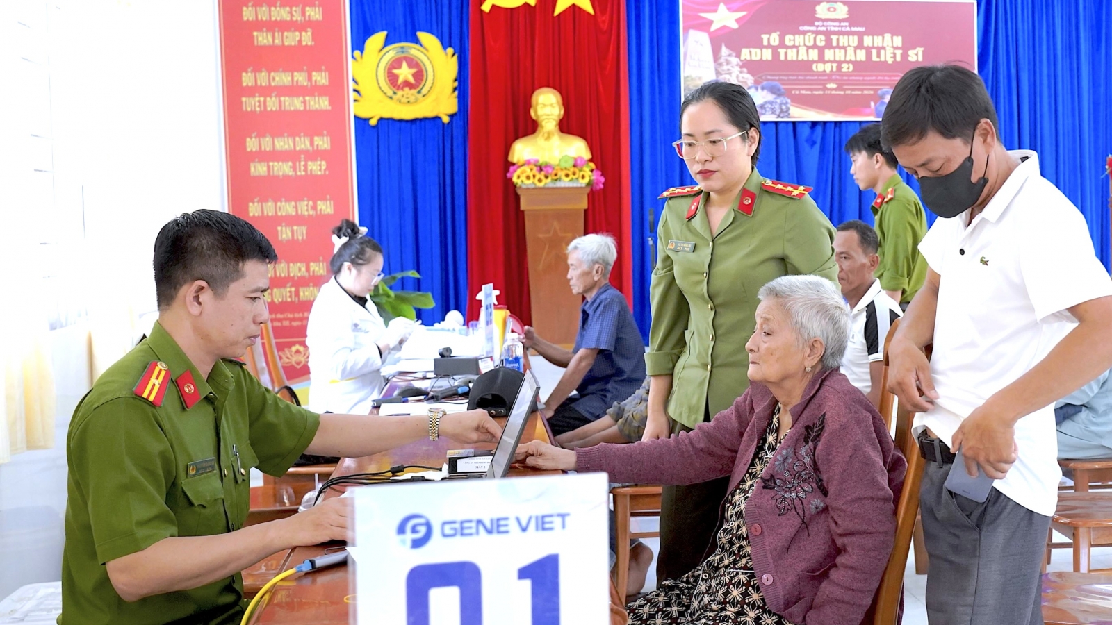Cà Mau ra quân thu nhận 900 mẫu ADN thân nhân liệt sĩ đợt 2