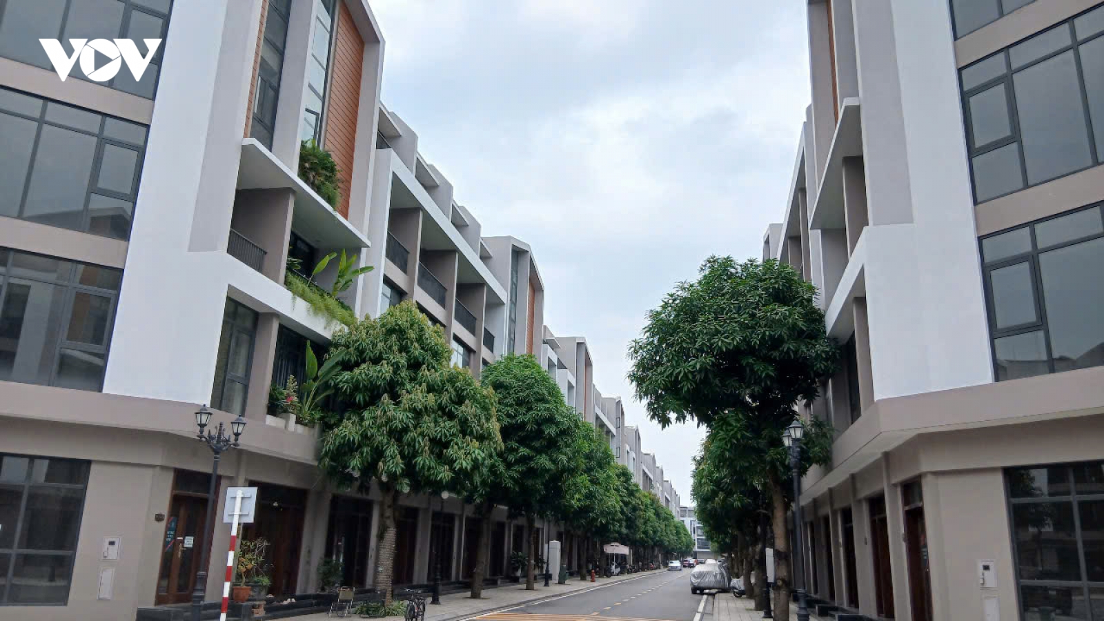Thị trường chạm đáy, doanh nghiệp môi giới bất động sản đang "sống mòn"?