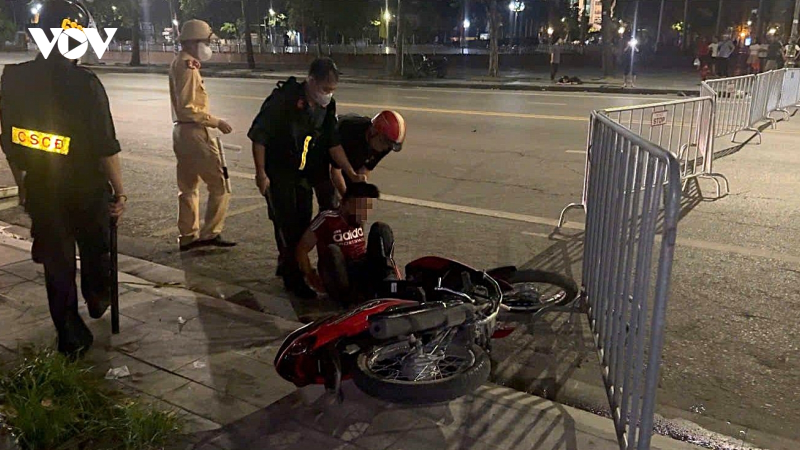 Lập biên bản 65 thanh, thiếu niên vi phạm trật tự, an toàn giao thông tại Nghệ An
