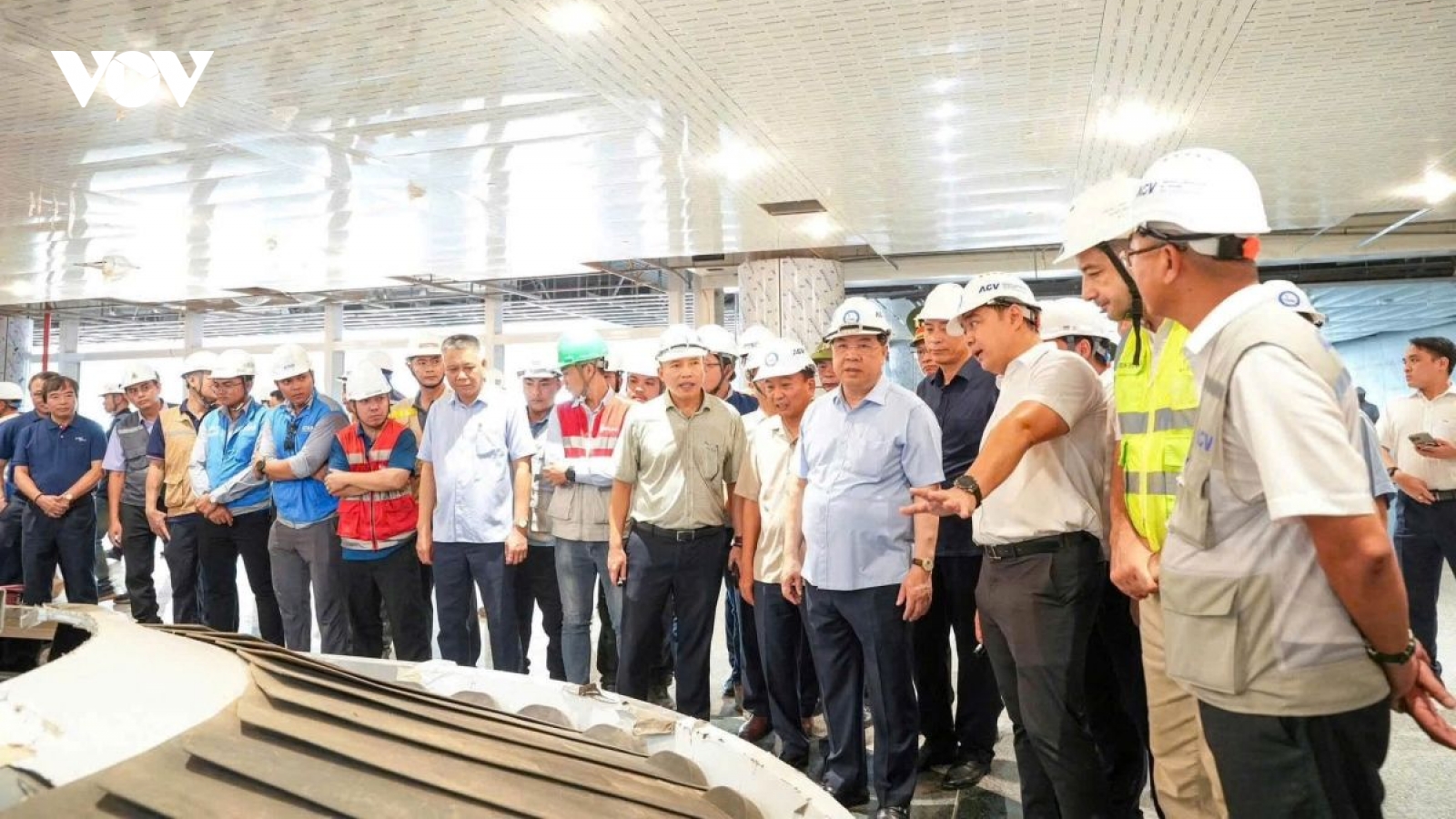 Deputy PM inspects Long Thanh Airport project, orders 24/7 construction