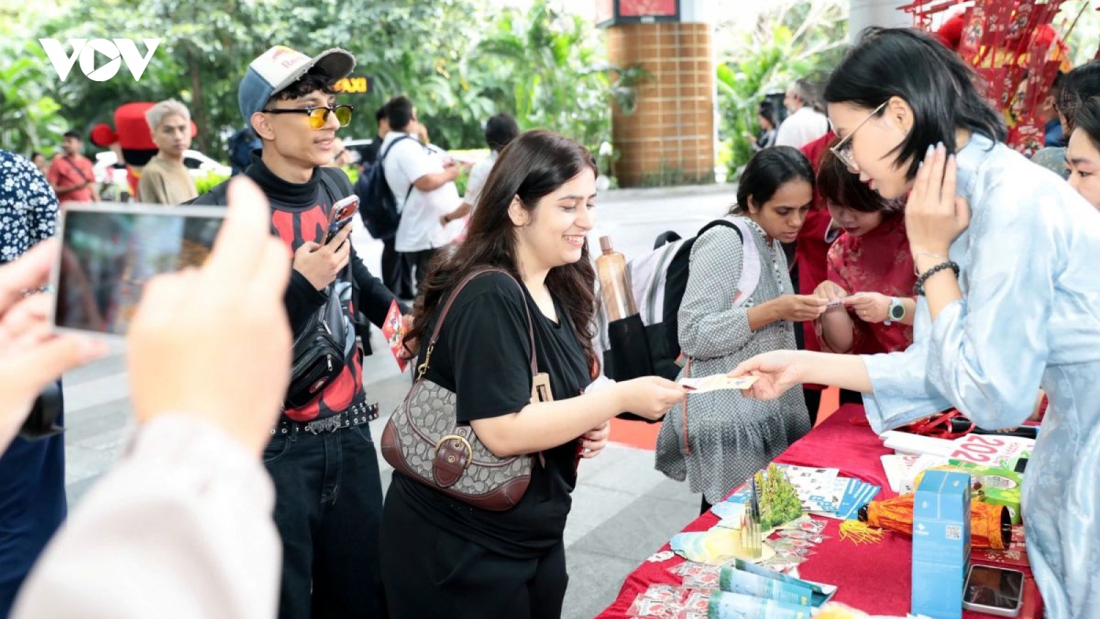 Vietnam welcomes 17.7mln international visitors as European arrivals surge