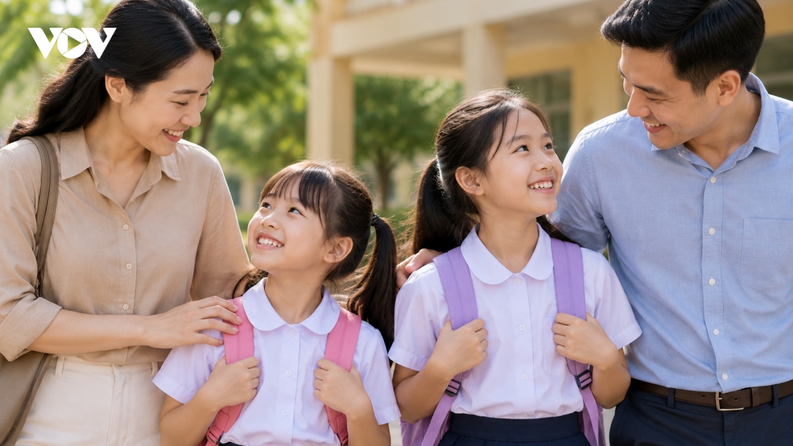 Gia đình có hai con gái có thể được hỗ trợ BHYT, sữa học đường
