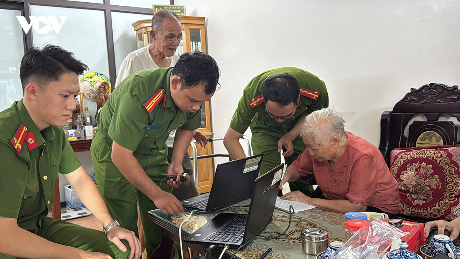 Công an Sơn La thu nhận mẫu sinh phẩm ADN thân nhân liệt sĩ đợt 2